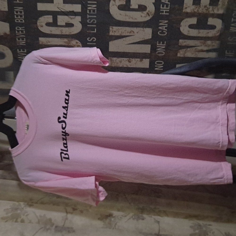 BLAZY SUSAN TEE